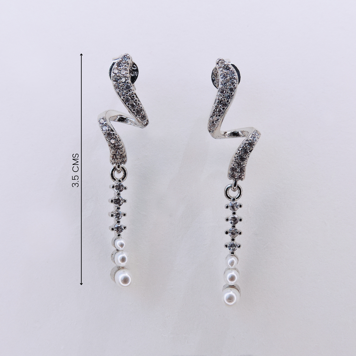 Aretes En Espiral Con Incrustaciones Brillantes Y Perlas De Imitación