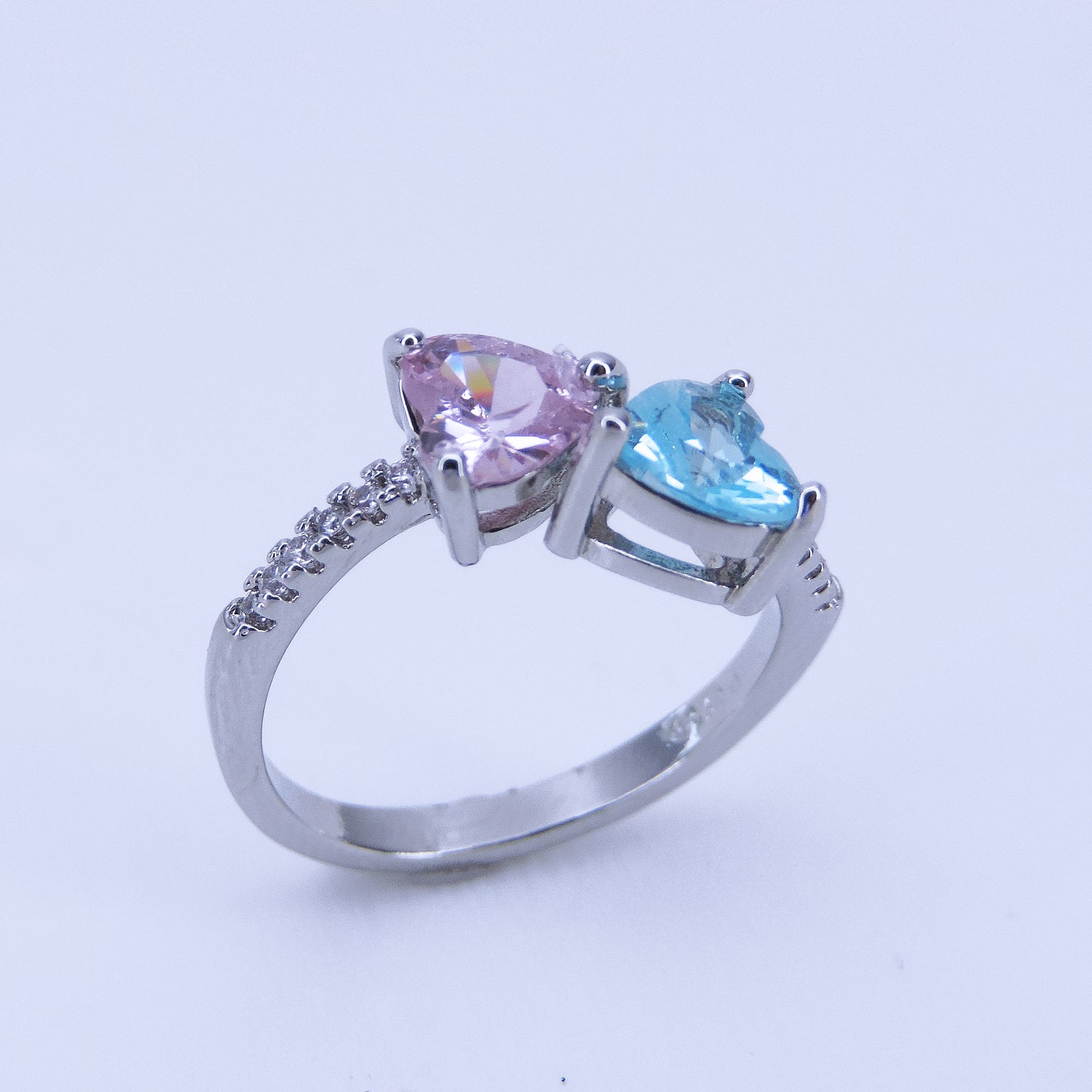 Anillo Elegante Clásico Con Piedras Rosa Y Azul